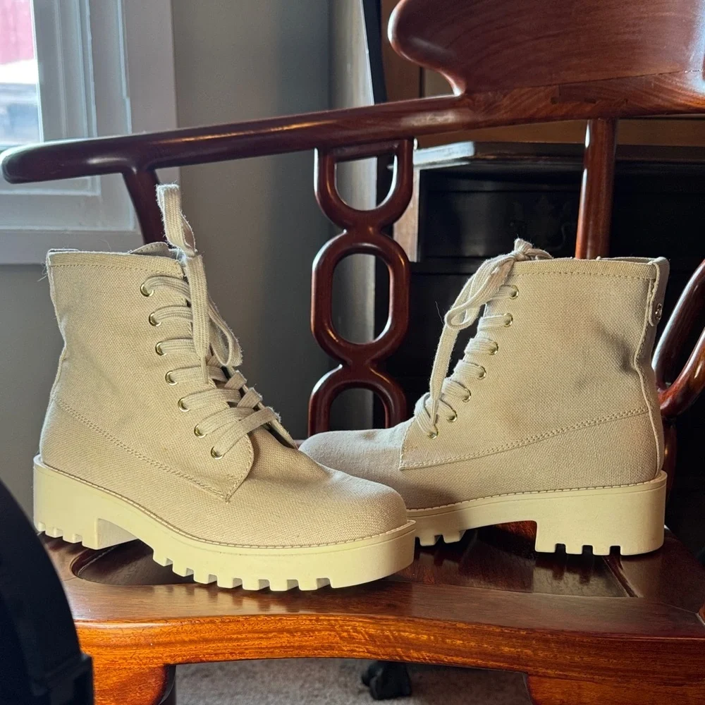 NWOT Michael Kors Tan Canvas Zipper/Lace Ankle Boots Combat Faux Suede Inside - Picture 3 of 14